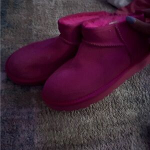 Pink uggs brand new never worn size 6